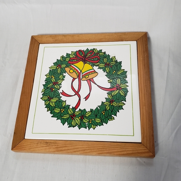 Two Vintage Christmas Holiday Framed Tile Trivets Wall Hangings - Picture 5 of 5